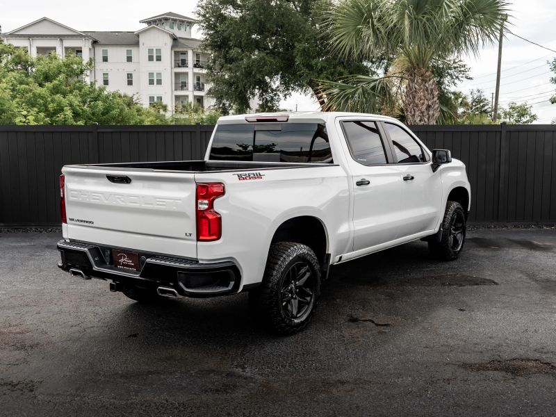 2024 Chevrolet Silverado 1500 Crew Cab LT Trail Boss Pickup 4D 5 3/4 ft