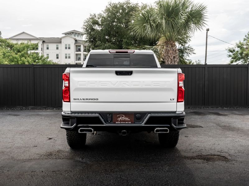 2024 Chevrolet Silverado 1500 Crew Cab LT Trail Boss Pickup 4D 5 3/4 ft