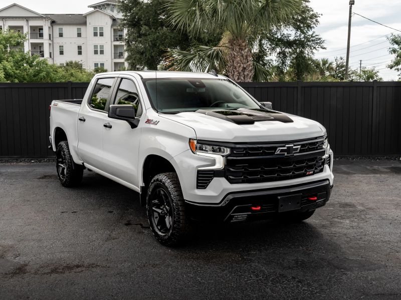2024 Chevrolet Silverado 1500 Crew Cab LT Trail Boss Pickup 4D 5 3/4 ft