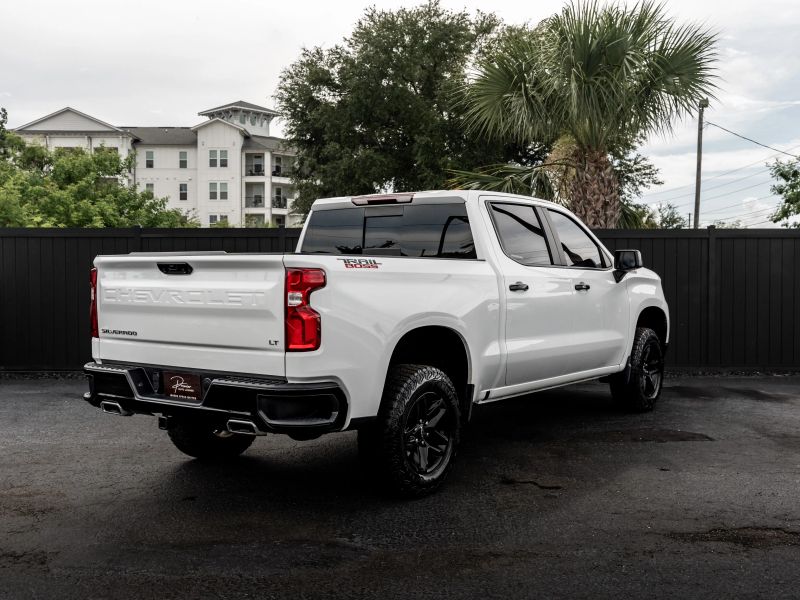 2024 Chevrolet Silverado 1500 Crew Cab LT Trail Boss Pickup 4D 5 3/4 ft
