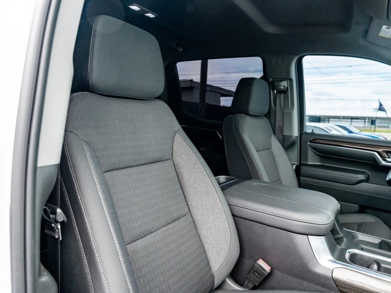 2024 Chevrolet Silverado 1500 Crew Cab LT Trail Boss Pickup 4D 5 3/4 ft