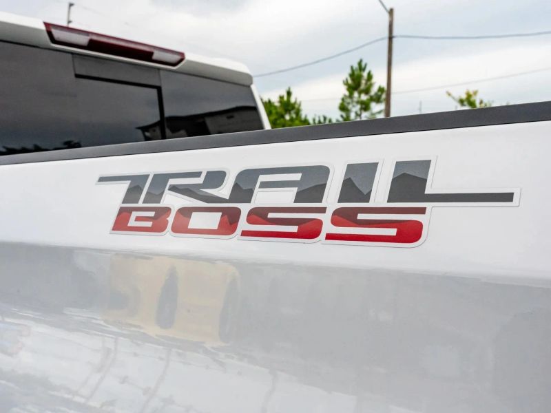 2024 Chevrolet Silverado 1500 Crew Cab LT Trail Boss Pickup 4D 5 3/4 ft