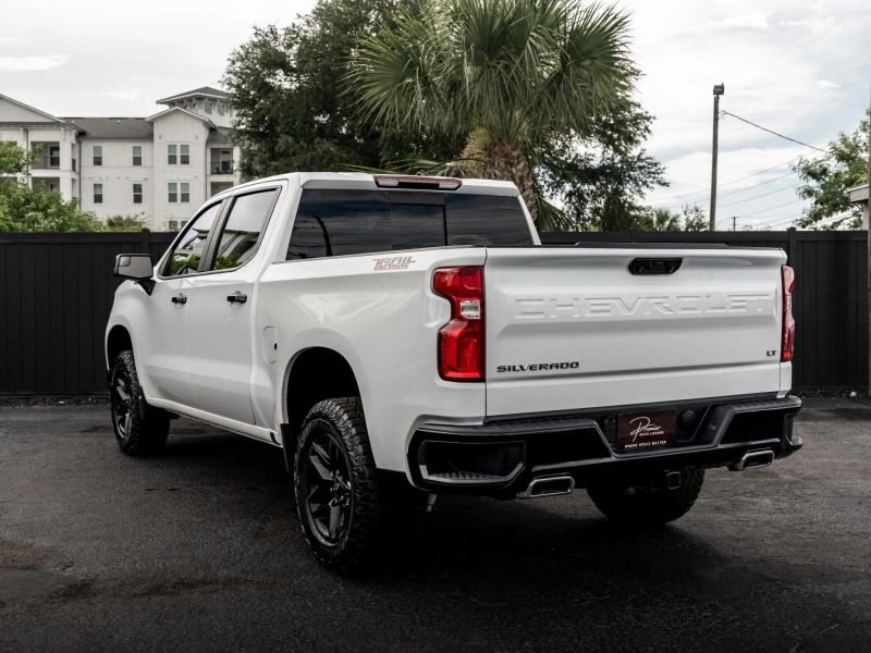 2024 Chevrolet Silverado 1500 Crew Cab LT Trail Boss Pickup 4D 5 3/4 ft