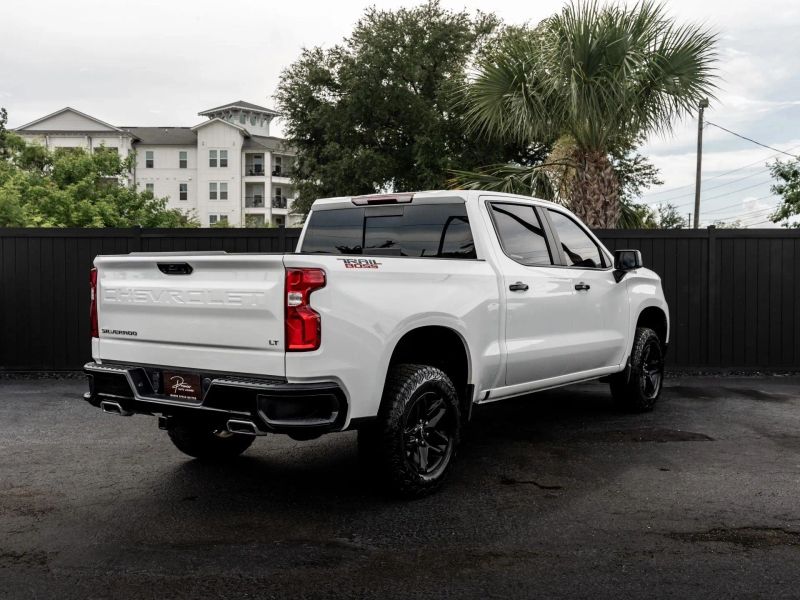 2024 Chevrolet Silverado 1500 Crew Cab LT Trail Boss Pickup 4D 5 3/4 ft