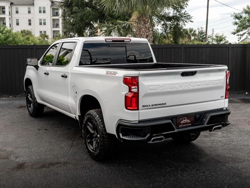 2024 Chevrolet Silverado 1500 Crew Cab LT Trail Boss Pickup 4D 5 3/4 ft