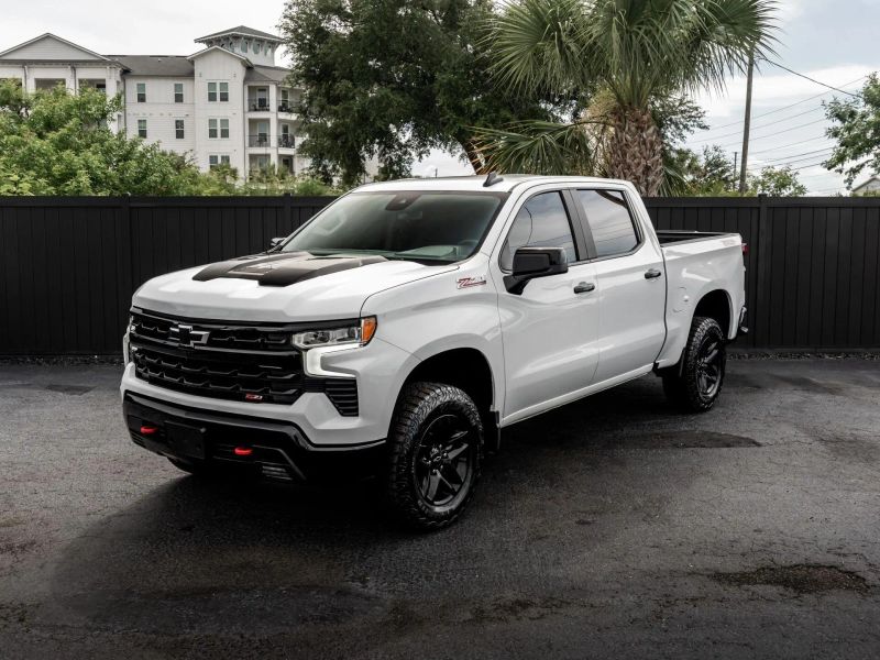 2024 Chevrolet Silverado 1500 Crew Cab LT Trail Boss Pickup 4D 5 3/4 ft
