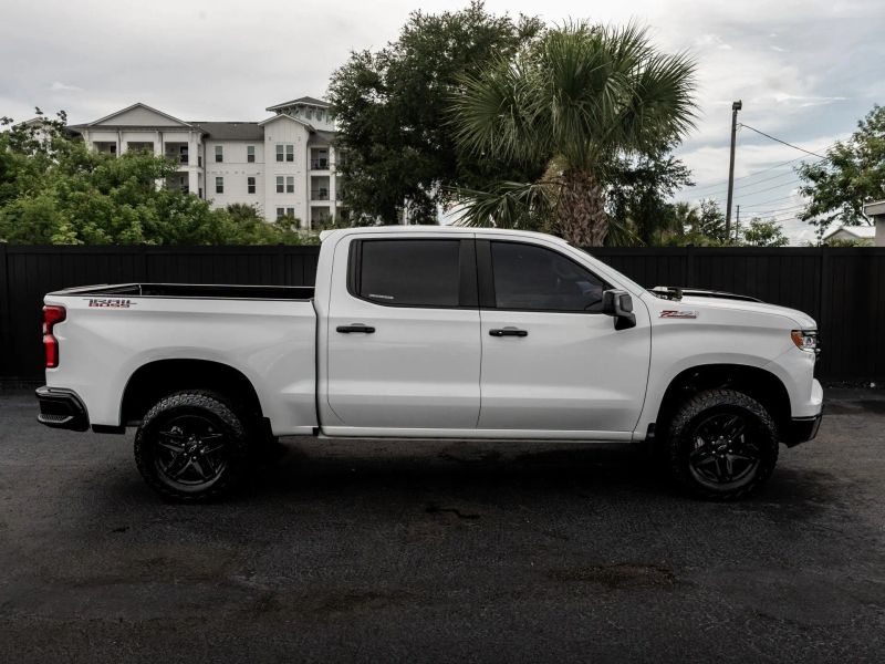 2024 Chevrolet Silverado 1500 Crew Cab LT Trail Boss Pickup 4D 5 3/4 ft