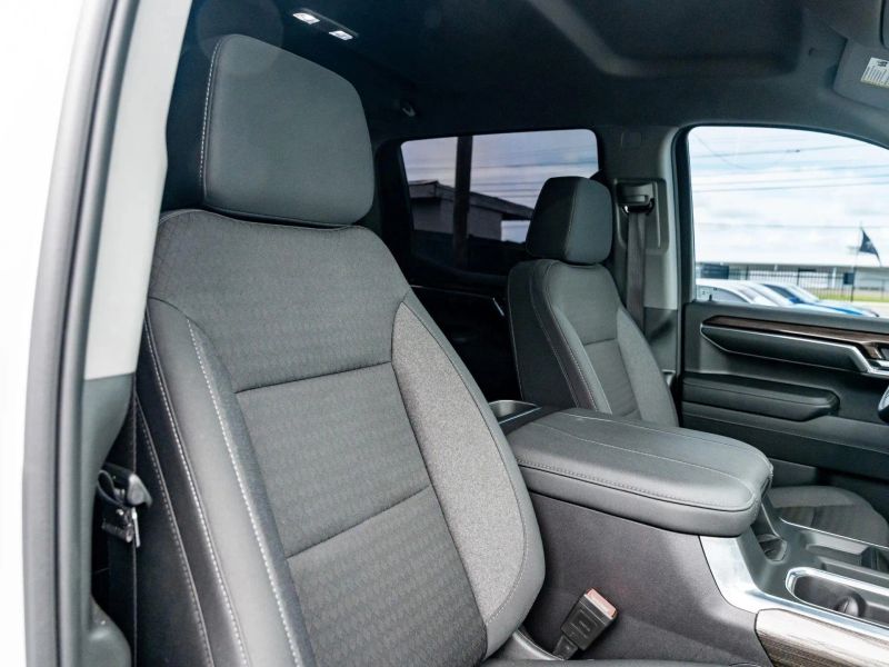 2024 Chevrolet Silverado 1500 Crew Cab LT Trail Boss Pickup 4D 5 3/4 ft